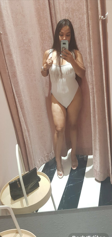 Naken läckt OnlyFans-bild av Amyamorevip