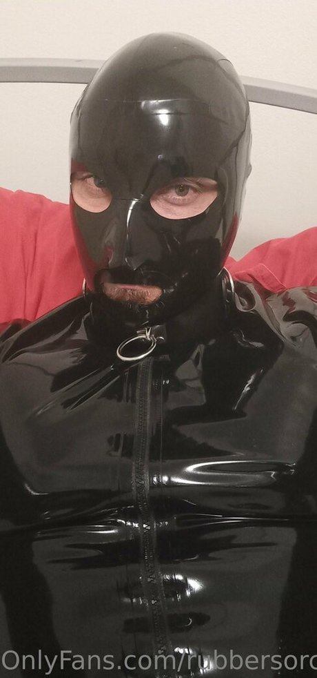 Naakte gelekte OnlyFans-foto van Rubbersorcerer